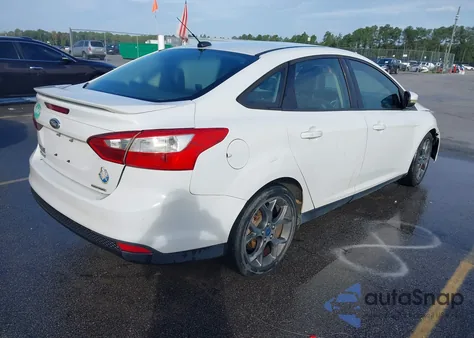 2013 Ford Focus Se z USA, uszkodzony, nr VIN 1FADP3F22DL171656